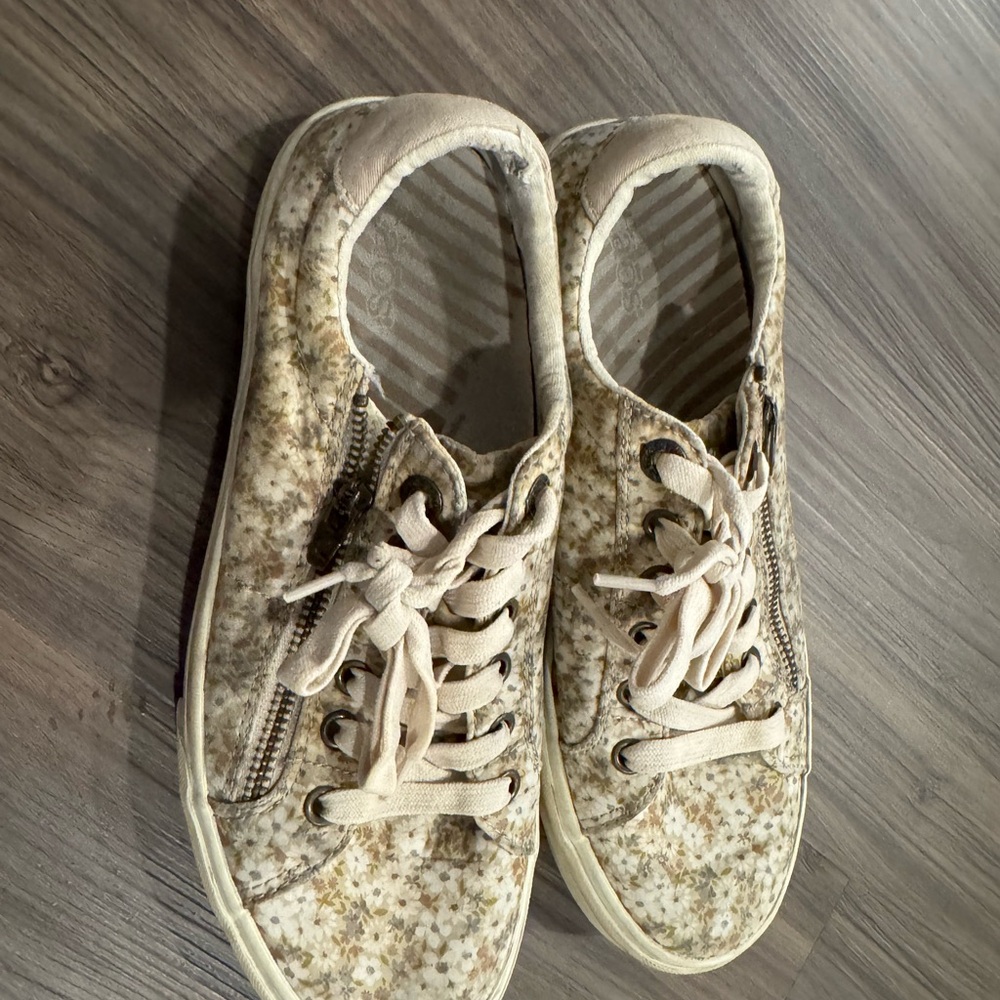 Taos Footwear Cream Floral Sneakers
